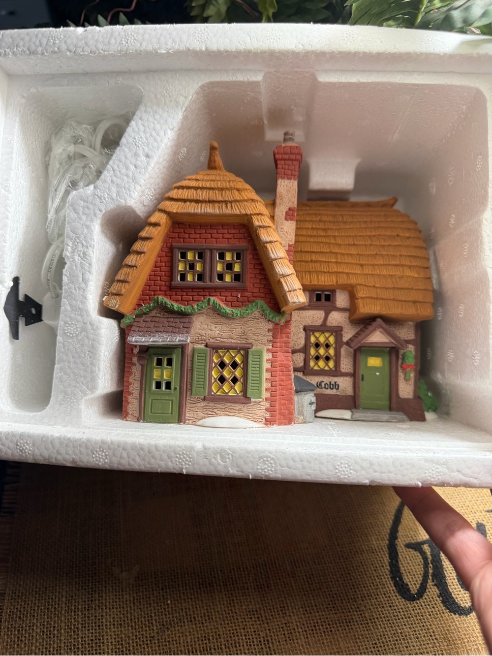 Department 56 cobb Cottage dickens village series 1994